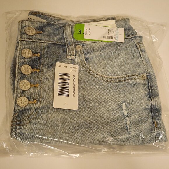 Maurices High Rise Ripped Button Fly Capri - 8 - Picture 4 of 7